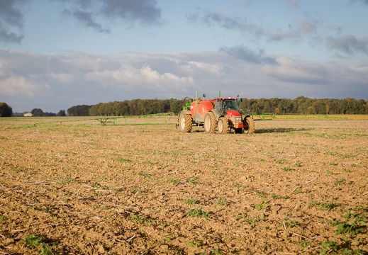 Épandage phytosanitaire, glyphosate avant semis, Normandie, Eure - Crédit photo   Nadège PETIT @agri zoom