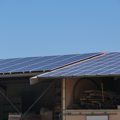 Photovoltaïque sur hangar agricole, solaire, énergie renouvelable - Crédit photo  @Kinou8409
