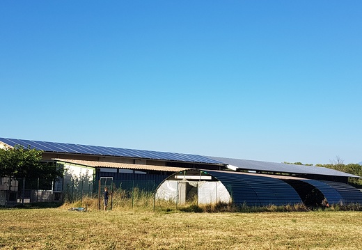 Photovoltaïque sur hangar agricole, solaire, énergie renouvelable 3 - Crédit photo  @Kinou8409