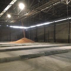 Silo ensilage cellule fond plat , silo, stockage, Rhin, céréales, exportation, logistique - Crédit photo   @Barjotnicolas